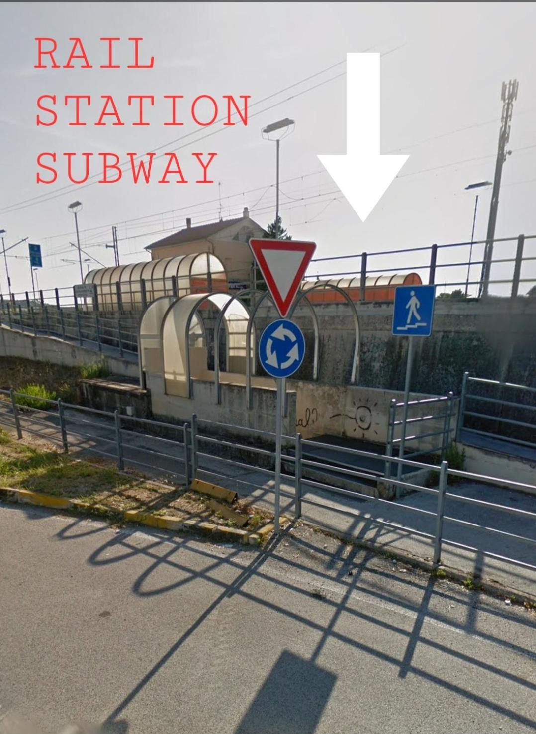 ファルコナーラ・マリッティマAl Castello - Aeroporto Delle Marche - Anconaアパートメント エクステリア 写真
